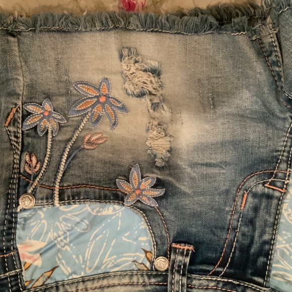 Grace In LA SHORTS Denim Jean 27 BRAND New Distressed Patches Surf Cut Offs Boho - Picture 4 of 13